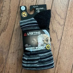 Lasting wool ski socks